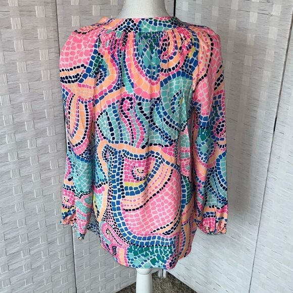 Beautiful Lilly Pulitzer Elsa Silk Blouse Tile Wave Mosaic Women’s Medium - Picture 3 of 13